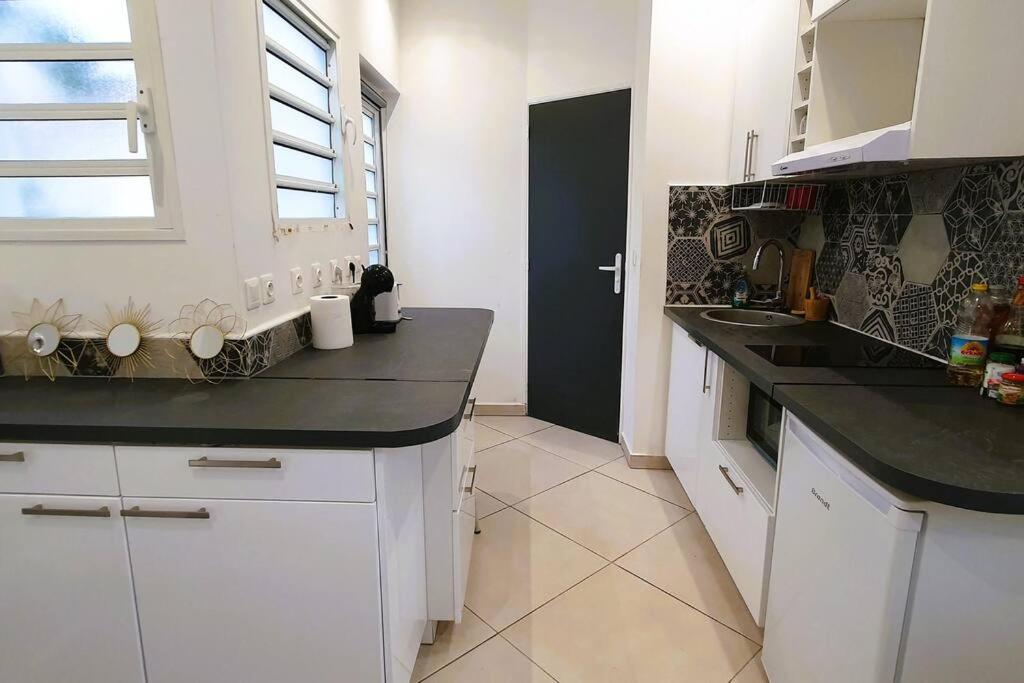Studio Pour 2 Personnes Proche De L'Hopital Et Du Jardin De L'Etat Saint-Denis Exterior photo